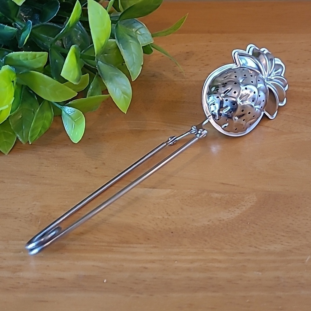 PINEAPPLE SNAP TEA INFUSER Tea Strainer Silver Tone Color